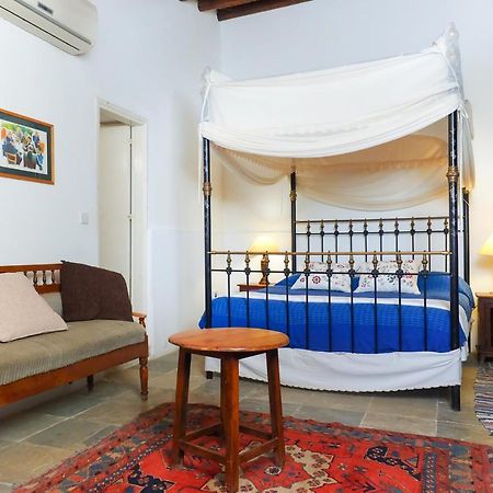 Zoes Traditional Apartments, Bed & Breakfast Larnaca Exterior foto