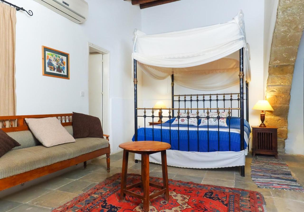 Zoes Traditional Apartments, Bed & Breakfast Larnaca Exterior foto